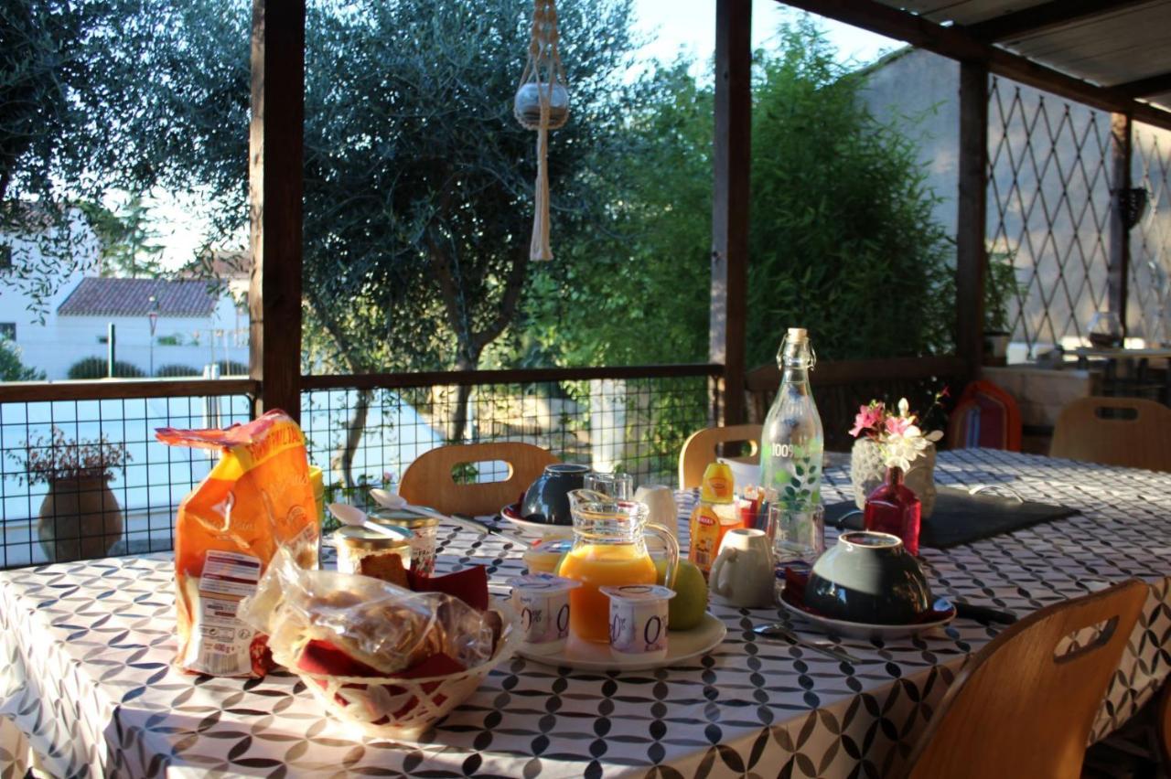 Philippe & Marie, A Louer Petite Chambre Chez L'Habitant Avec Terrasse Dans Villa, Au Pied Du Luberon 屈屈龙 外观 照片
