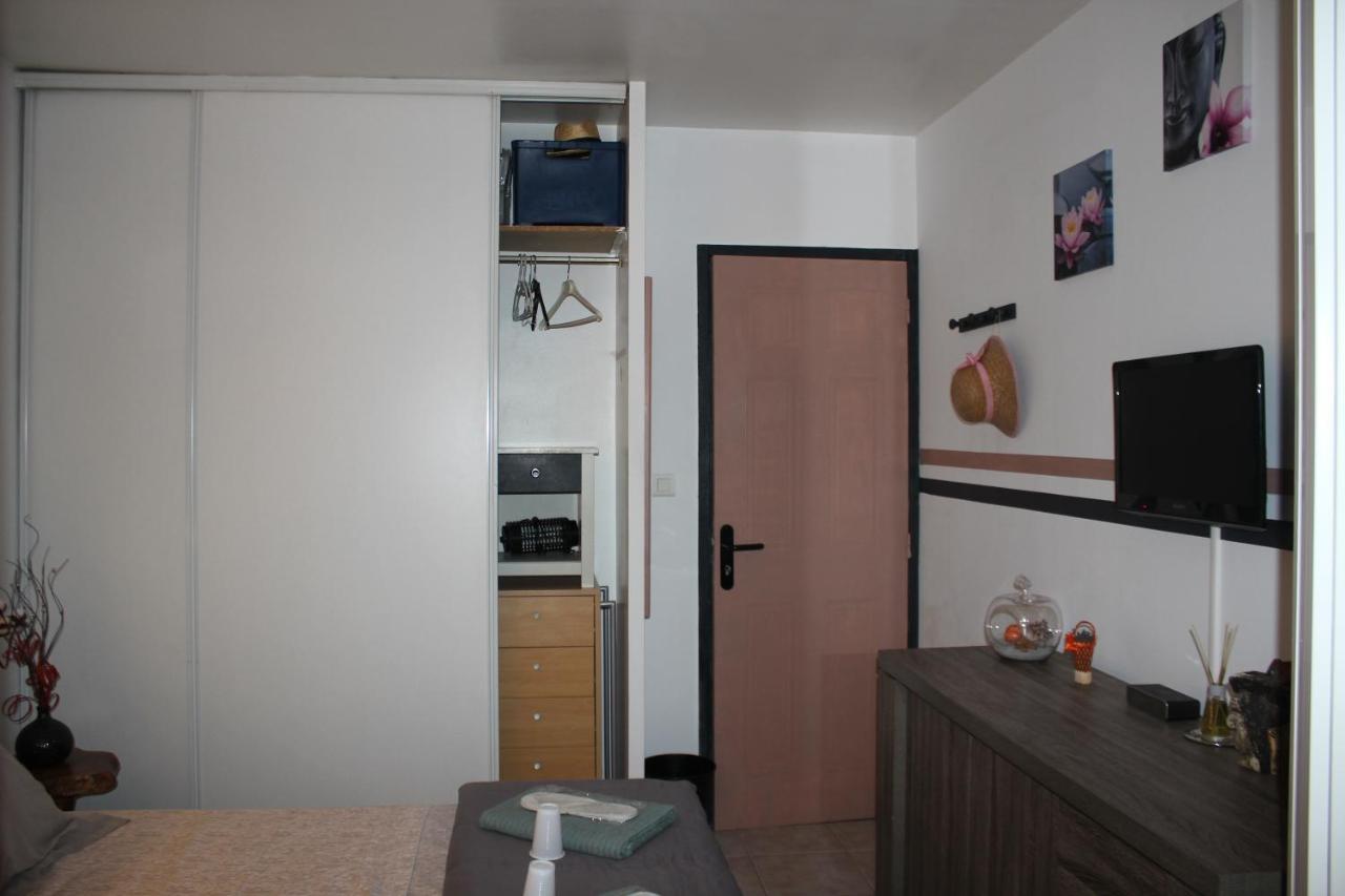 Philippe & Marie, A Louer Petite Chambre Chez L'Habitant Avec Terrasse Dans Villa, Au Pied Du Luberon 屈屈龙 外观 照片